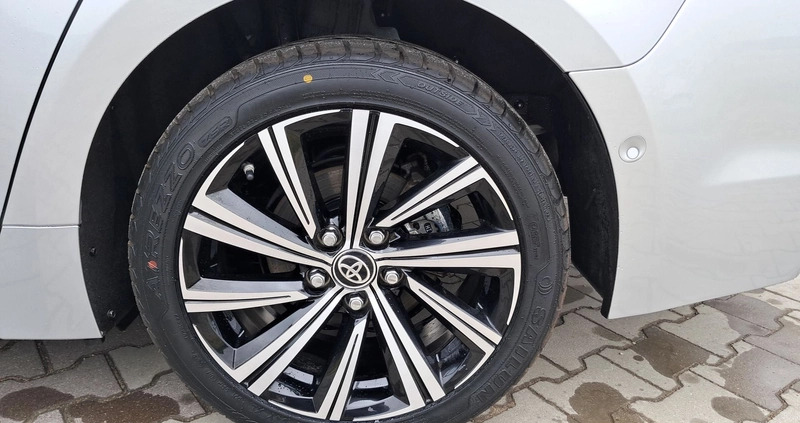 Toyota Corolla cena 117900 przebieg: 39079, rok produkcji 2022 z Łobżenica małe 154